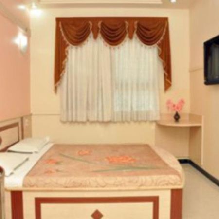 Hotel Everstar Rajkot Exterior foto